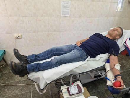 Директорът на Спортното училище в Пазарджик даде пример като кръводарител в благотворителната кампания „Усмихни сърце“